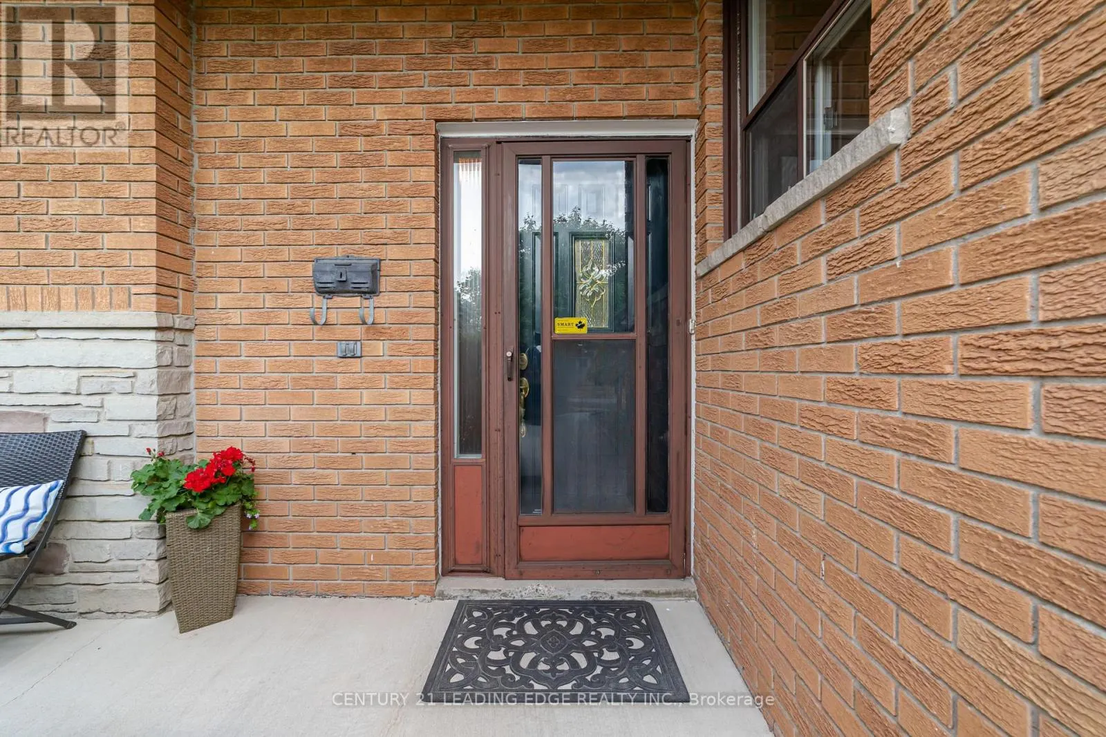 43 GLENDOWER CIRCUIT