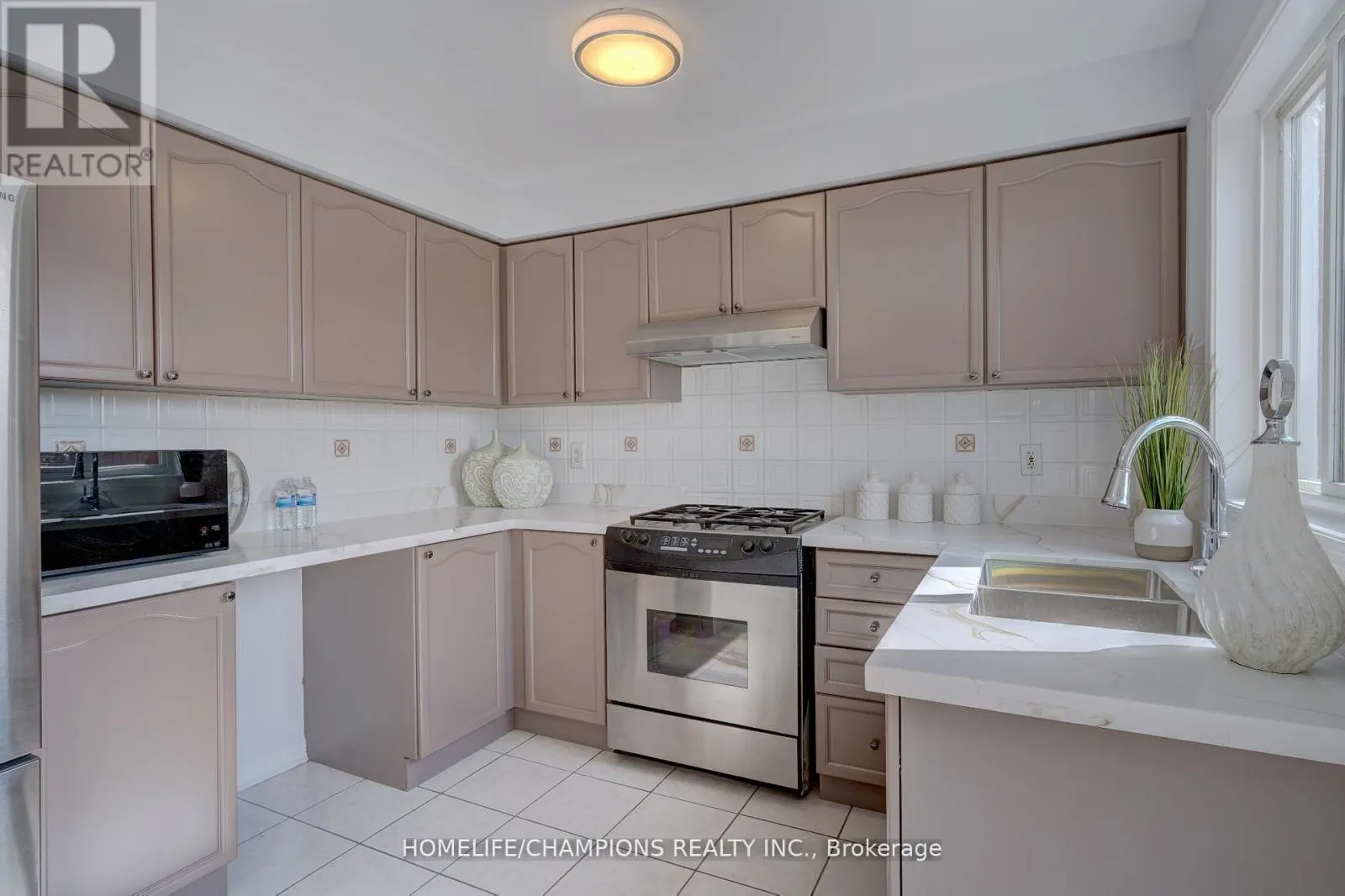 145 RAPONI CIRCLE