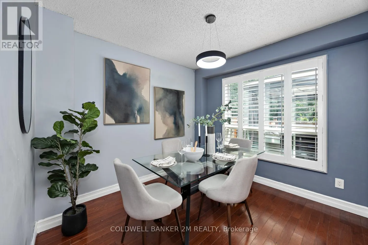 11 PARKLAWN DRIVE
