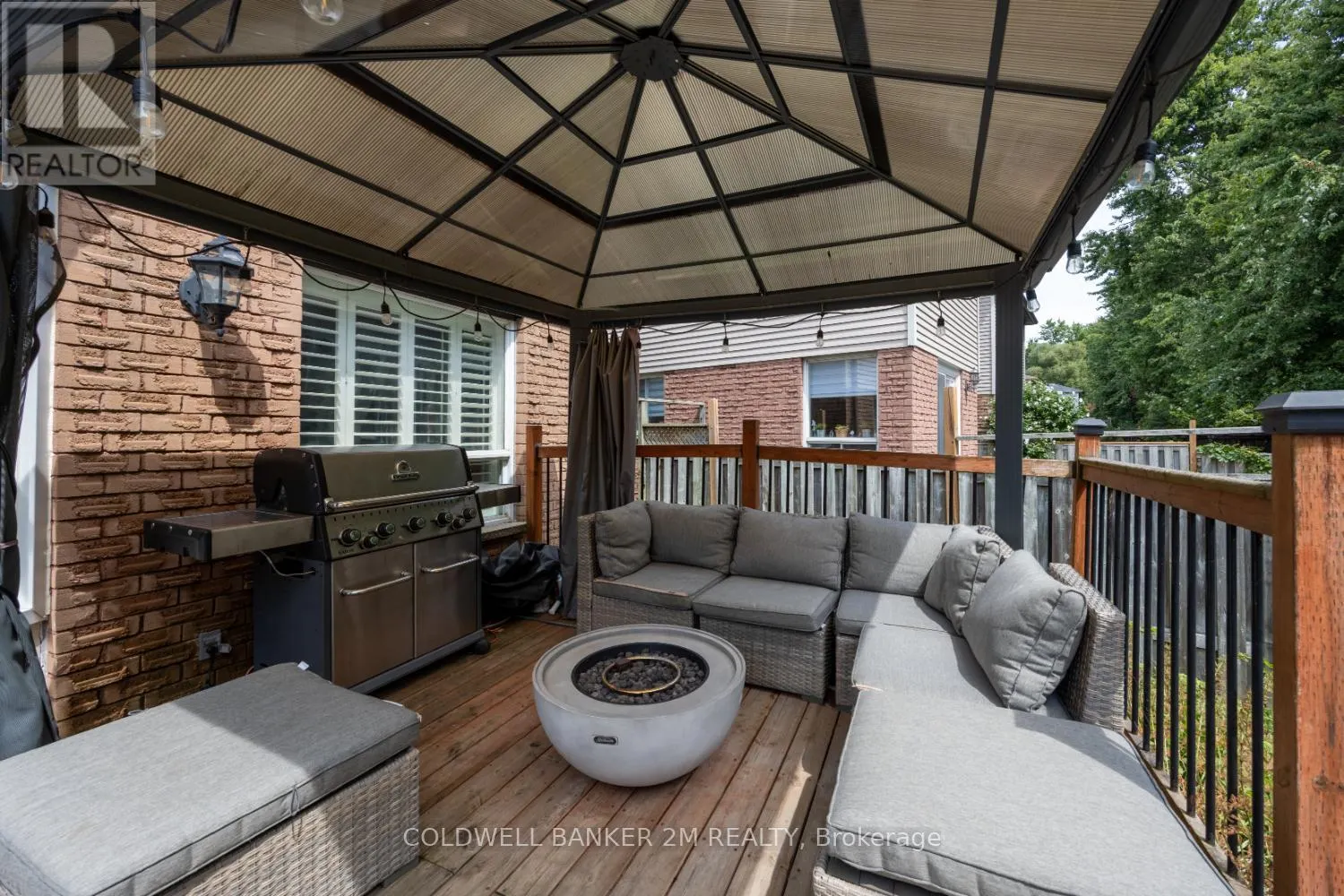 11 PARKLAWN DRIVE