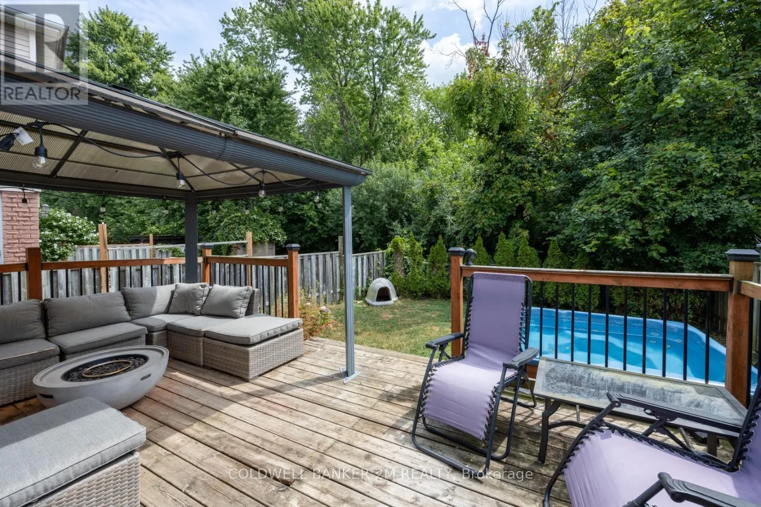 11 PARKLAWN DRIVE