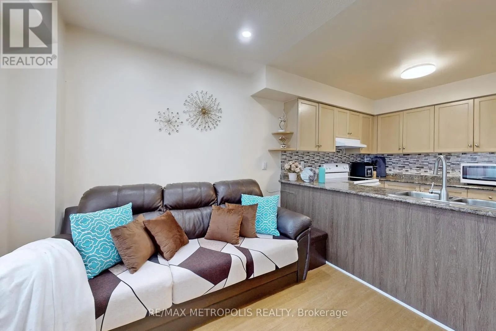 20 - 811 WILSON ROAD N