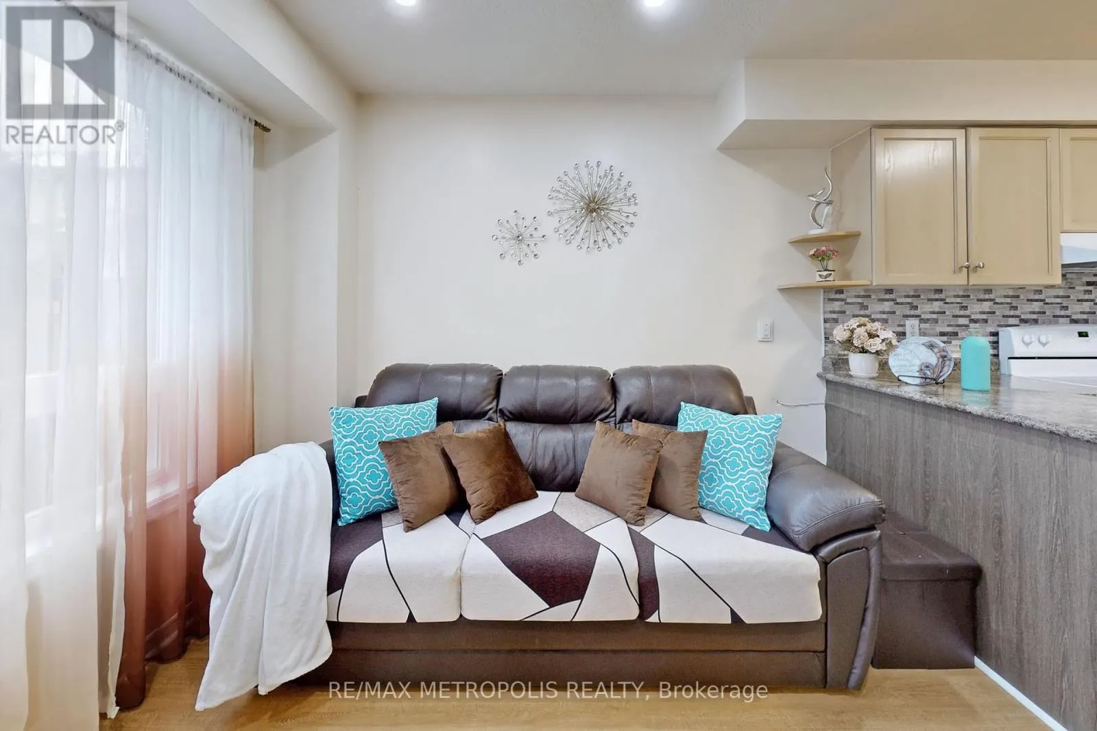 20 - 811 WILSON ROAD N