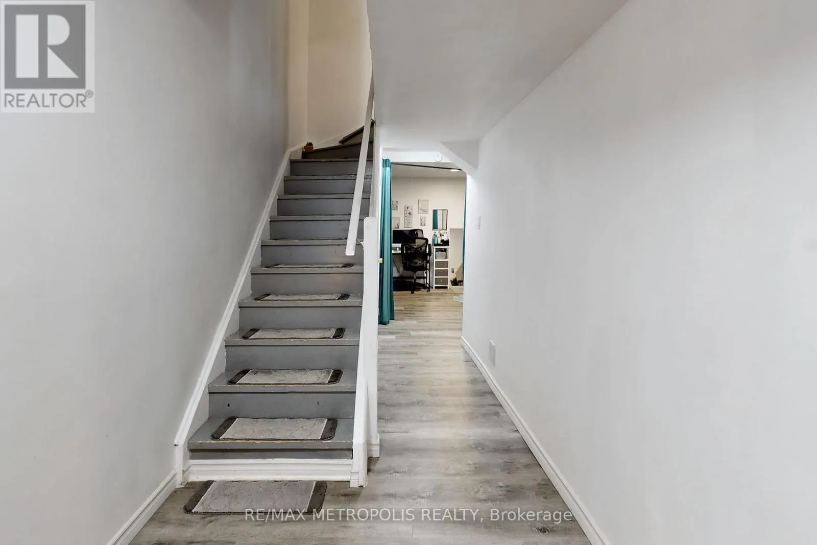 20 - 811 WILSON ROAD N