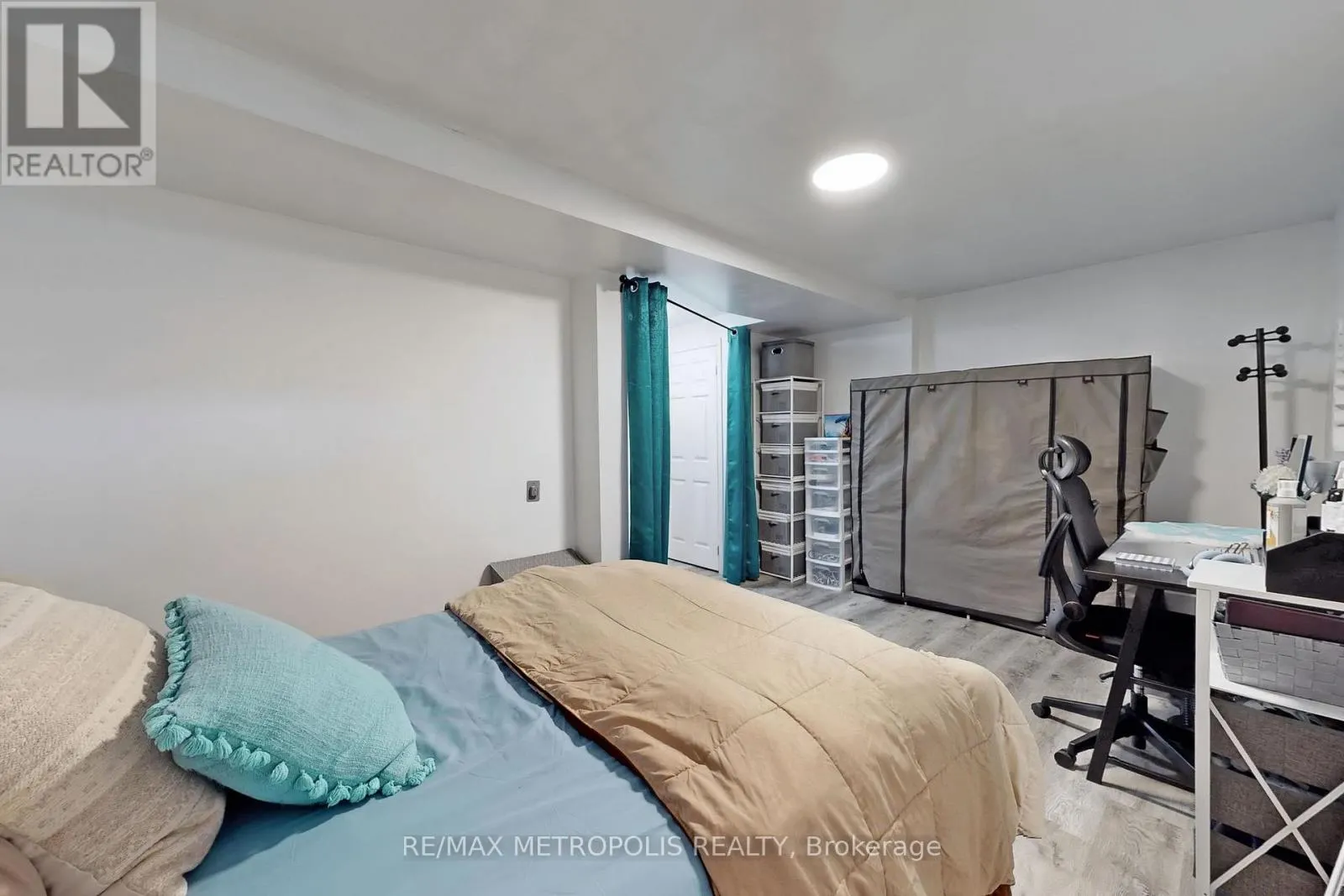 20 - 811 WILSON ROAD N