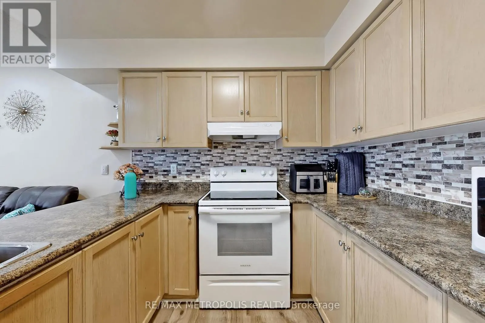 20 - 811 WILSON ROAD N