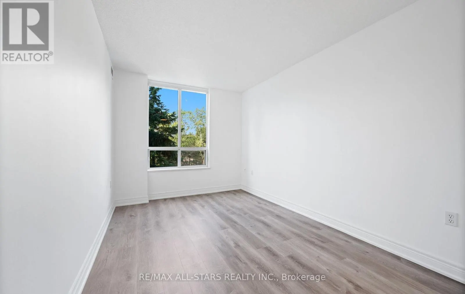 302 - 5001 FINCH AVENUE E