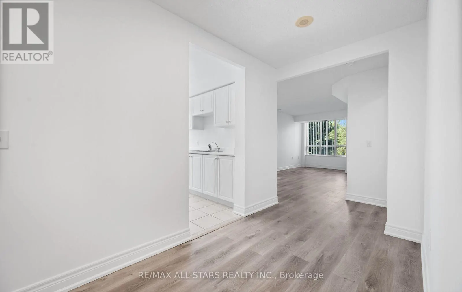 302 - 5001 FINCH AVENUE E