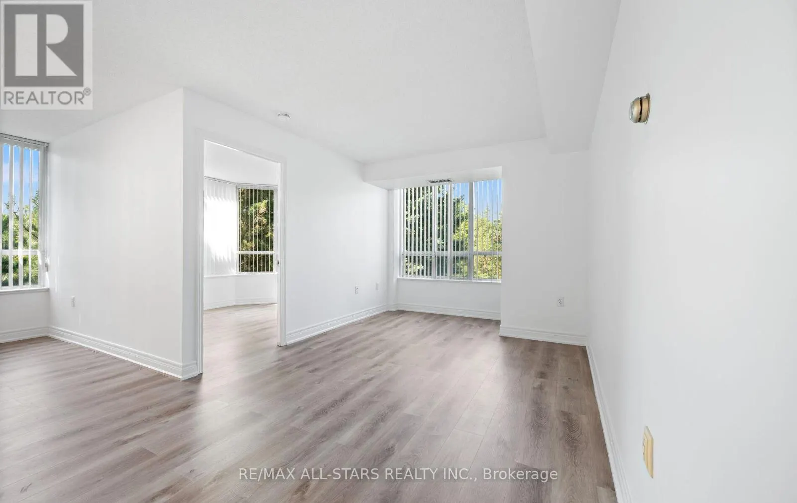 302 - 5001 FINCH AVENUE E