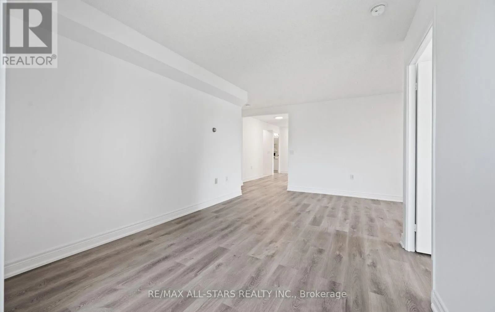 302 - 5001 FINCH AVENUE E