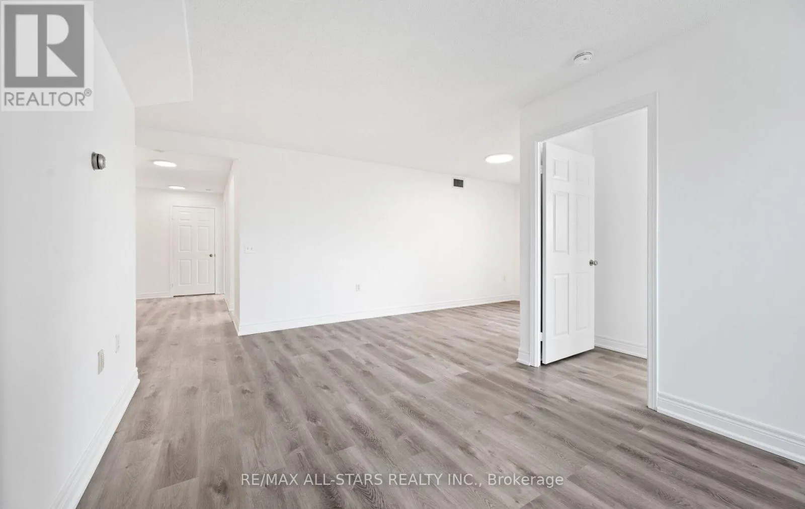302 - 5001 FINCH AVENUE E