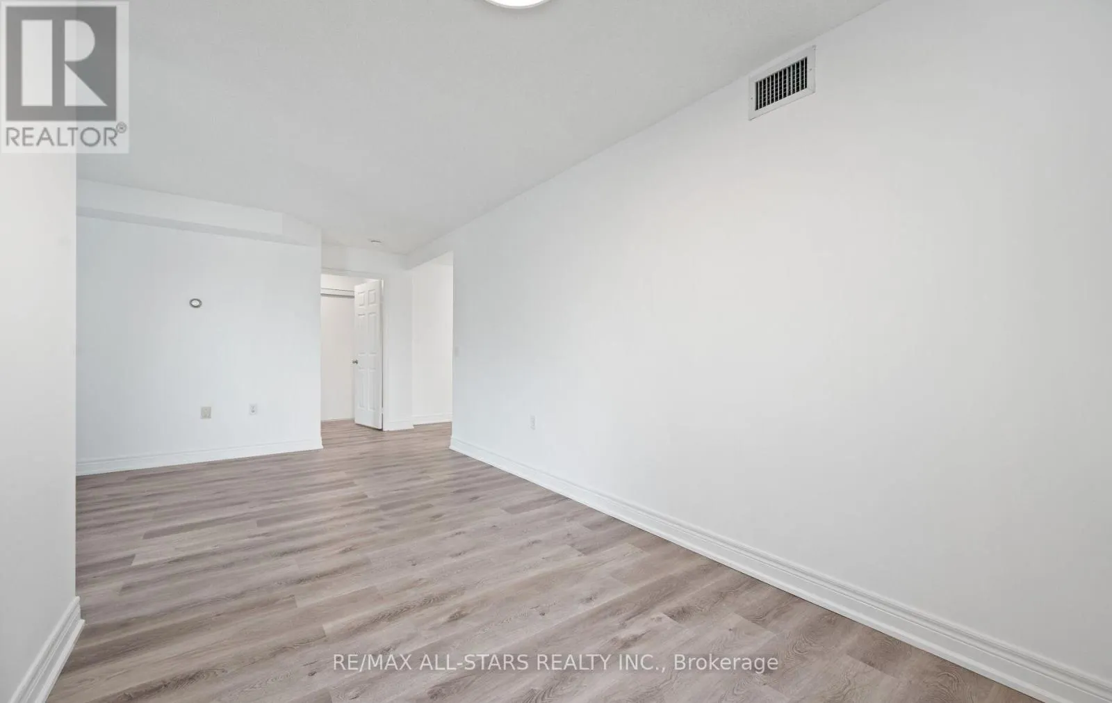 302 - 5001 FINCH AVENUE E