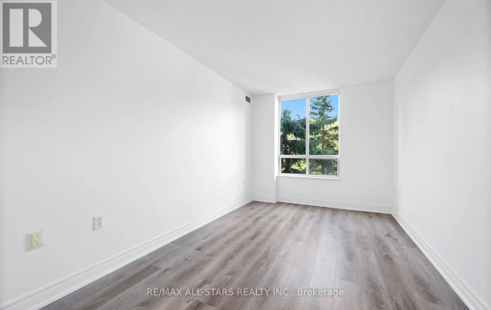 302 - 5001 FINCH AVENUE E