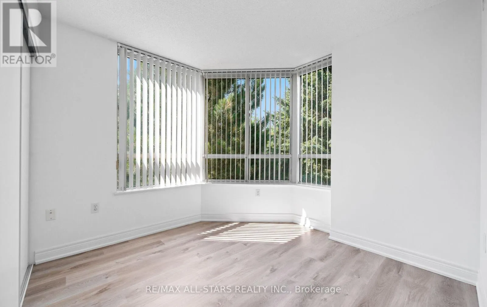 302 - 5001 FINCH AVENUE E