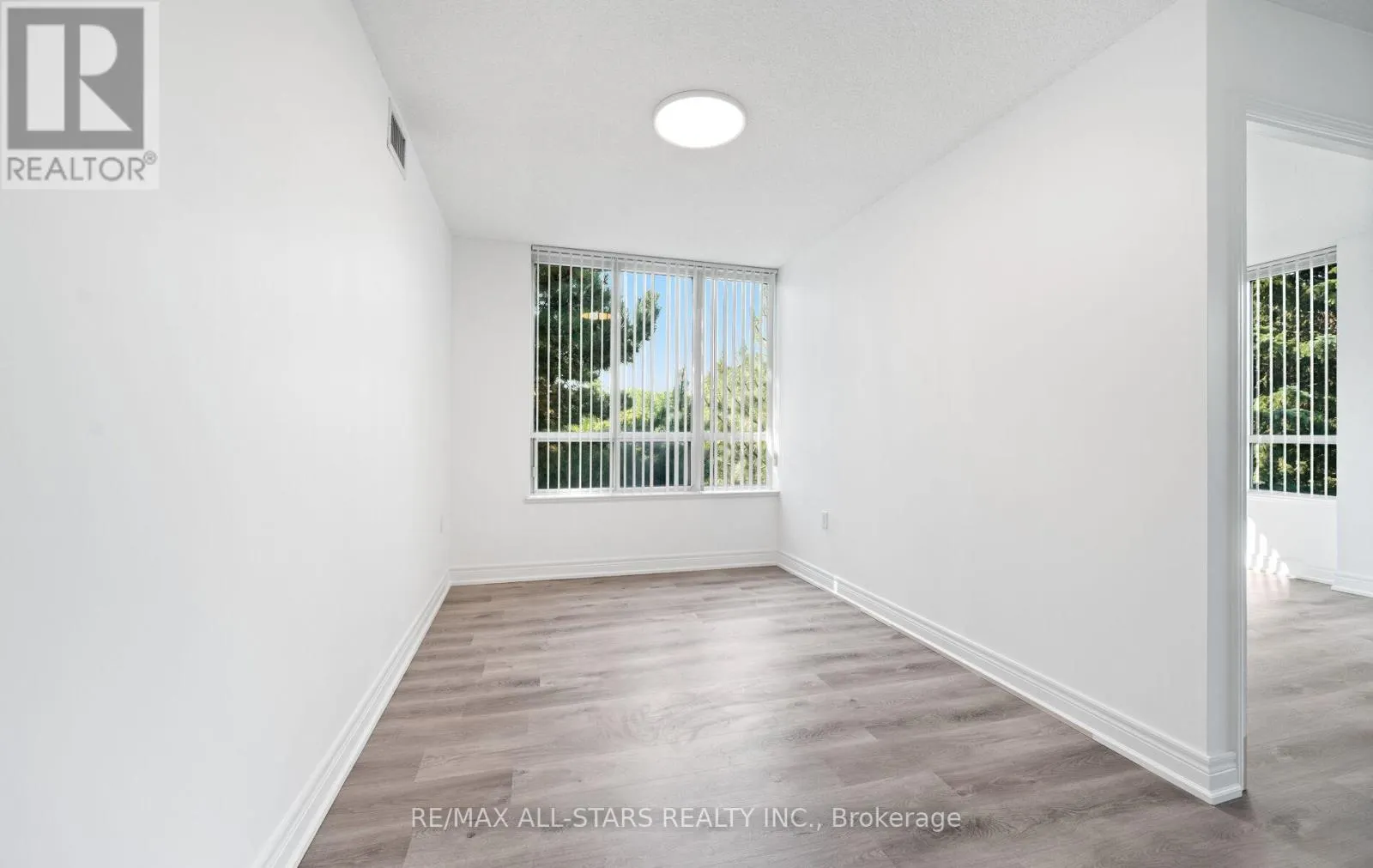 302 - 5001 FINCH AVENUE E