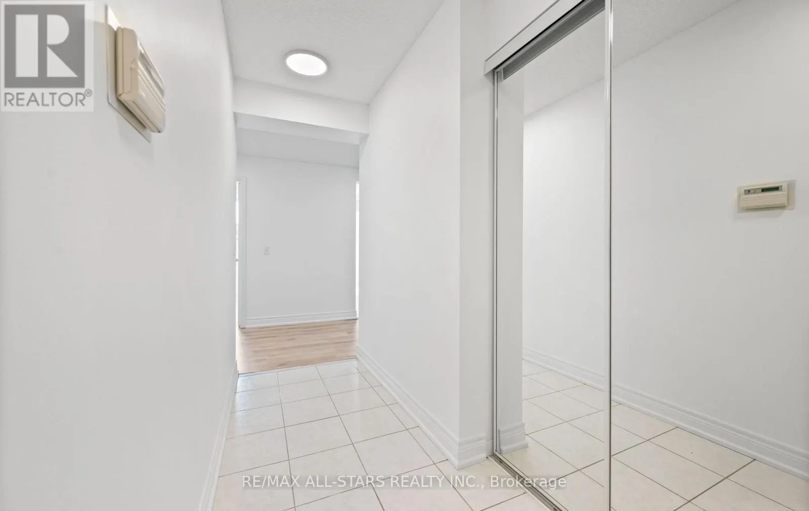 302 - 5001 FINCH AVENUE E
