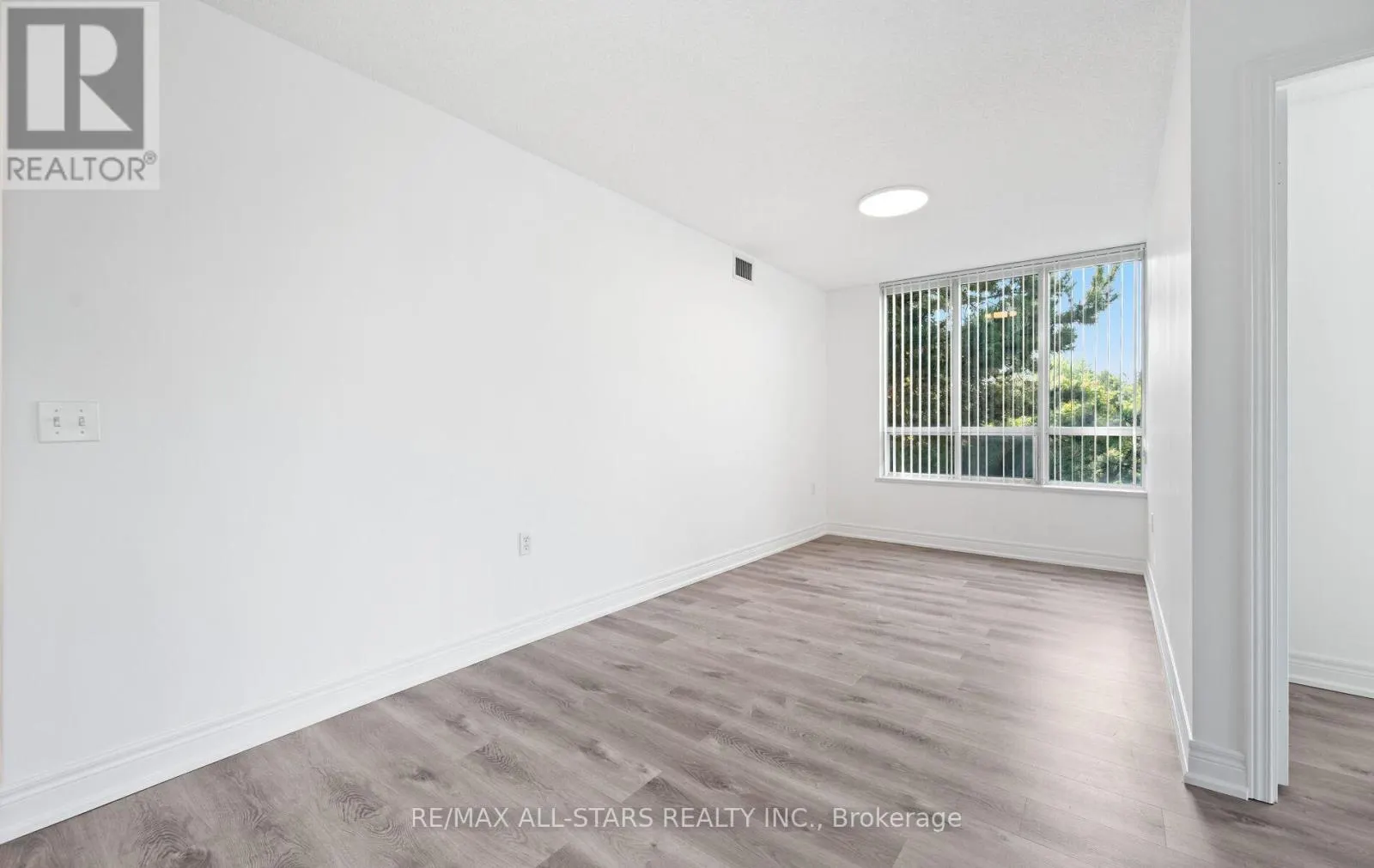 302 - 5001 FINCH AVENUE E