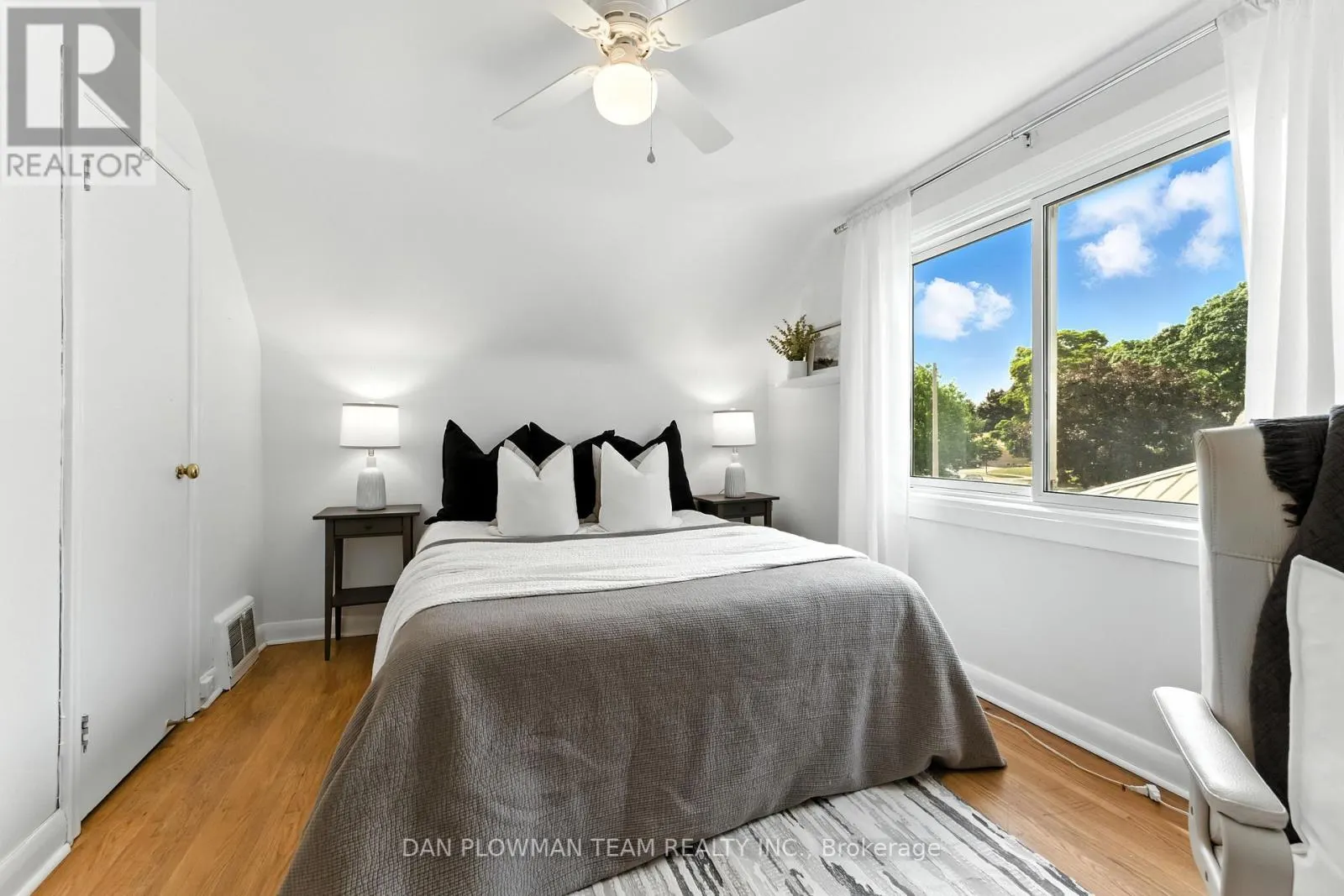 36 FOREST ROAD