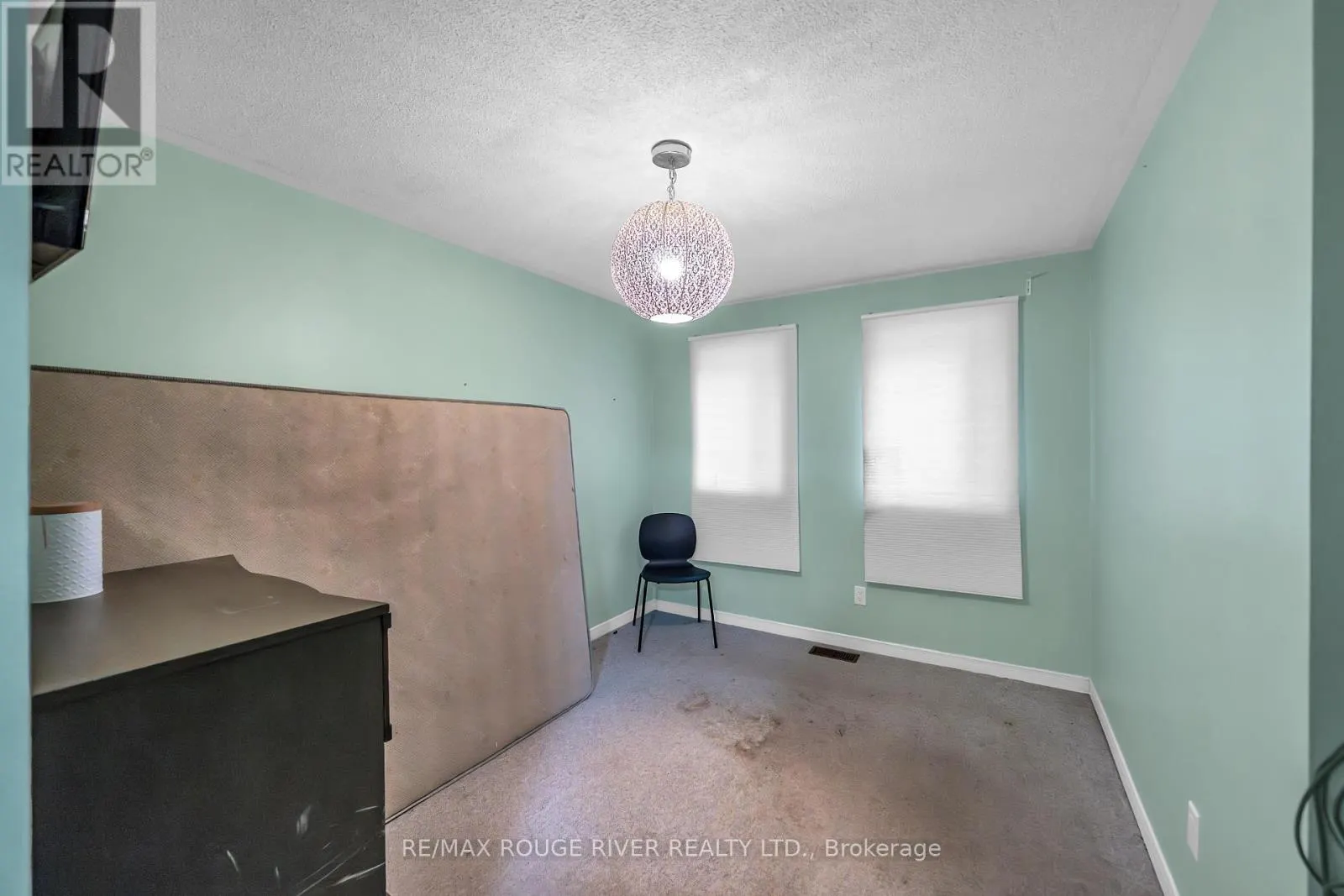 17 FENWICK AVENUE