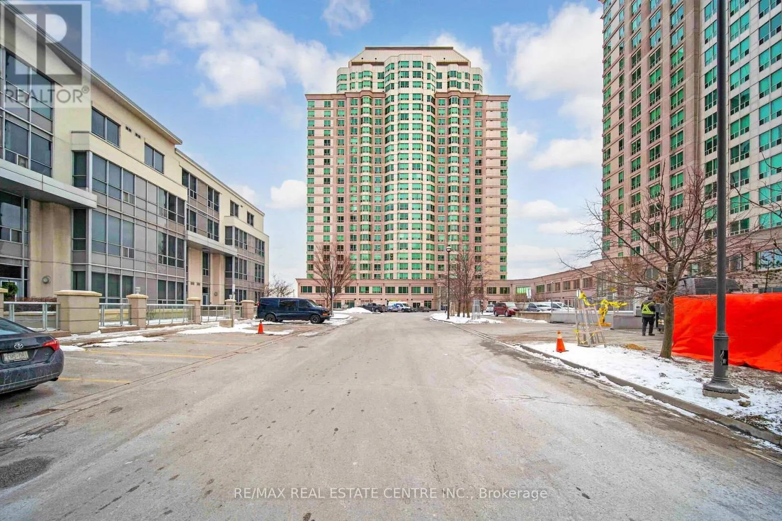 603 - 11 LEE CENTRE DRIVE