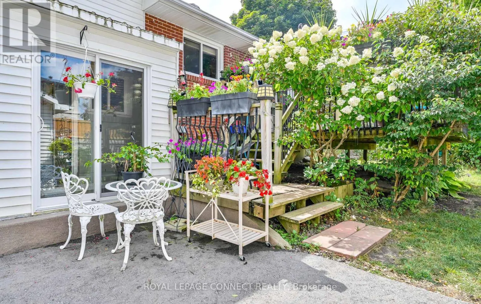 612 MAPLE STREET W