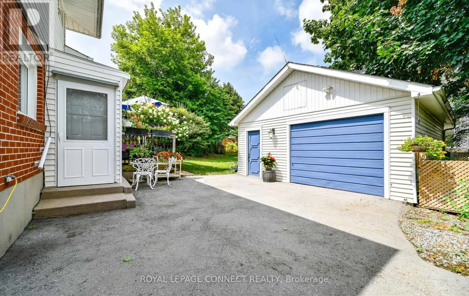 612 MAPLE STREET W