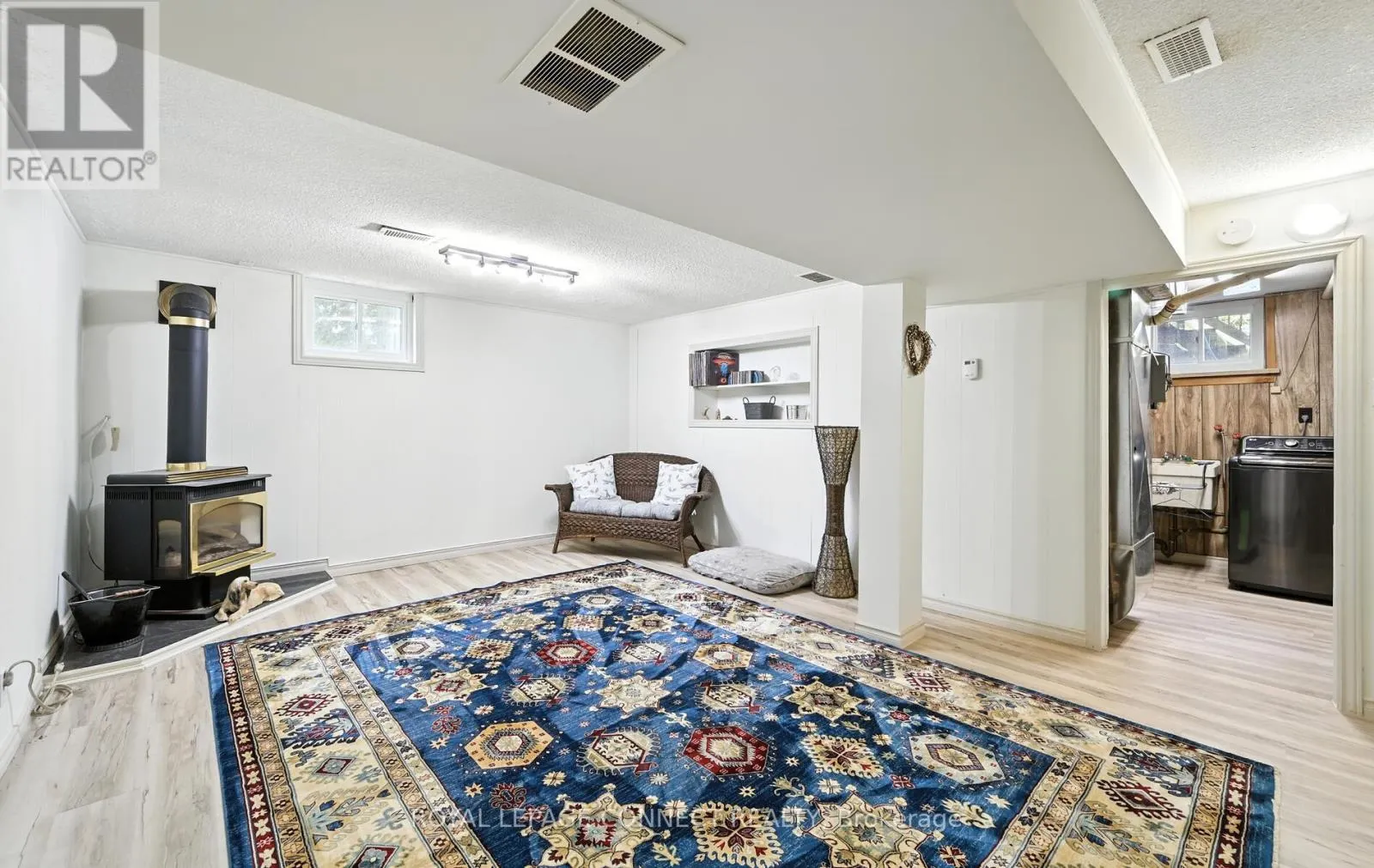 612 MAPLE STREET W