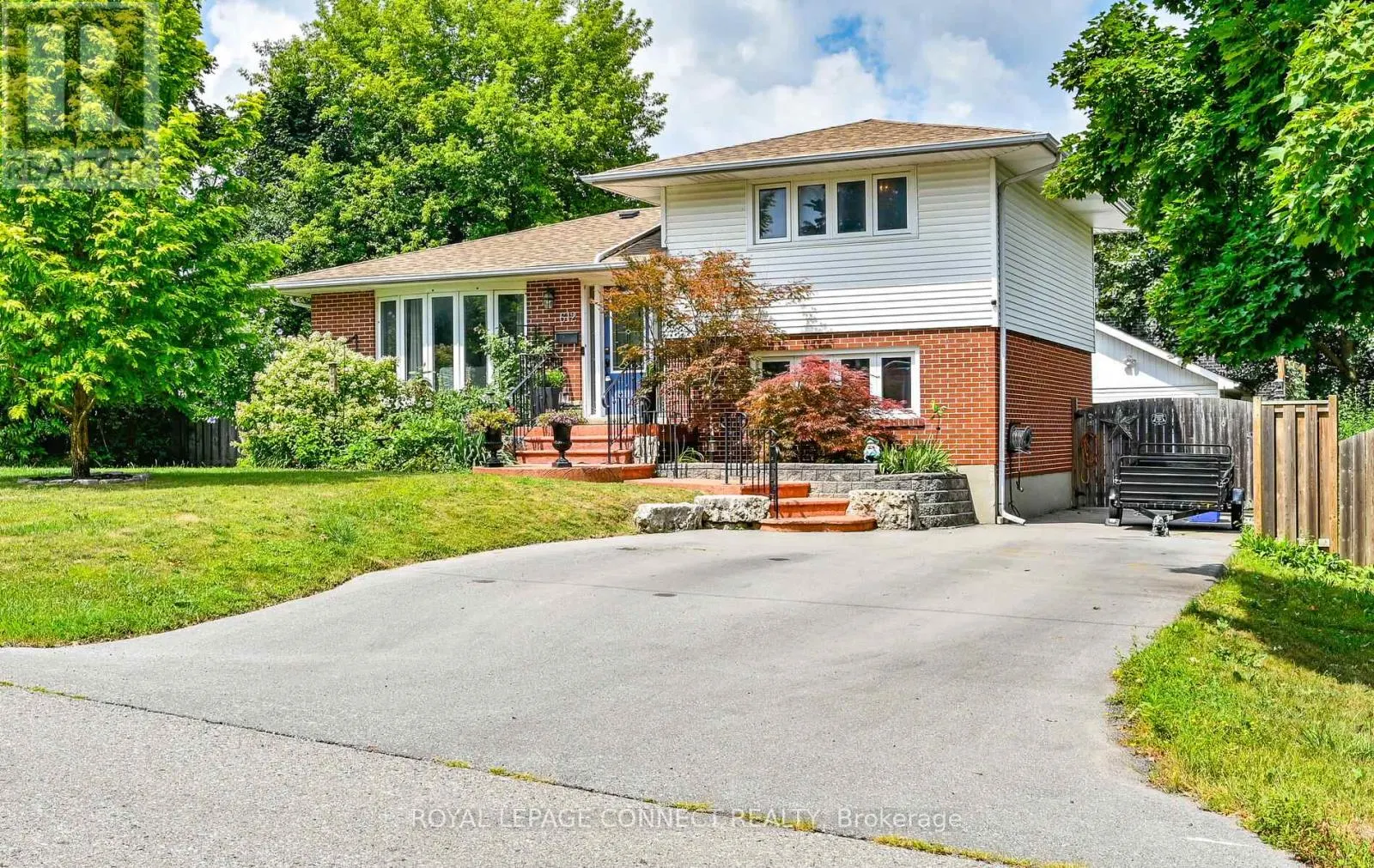 612 MAPLE STREET W