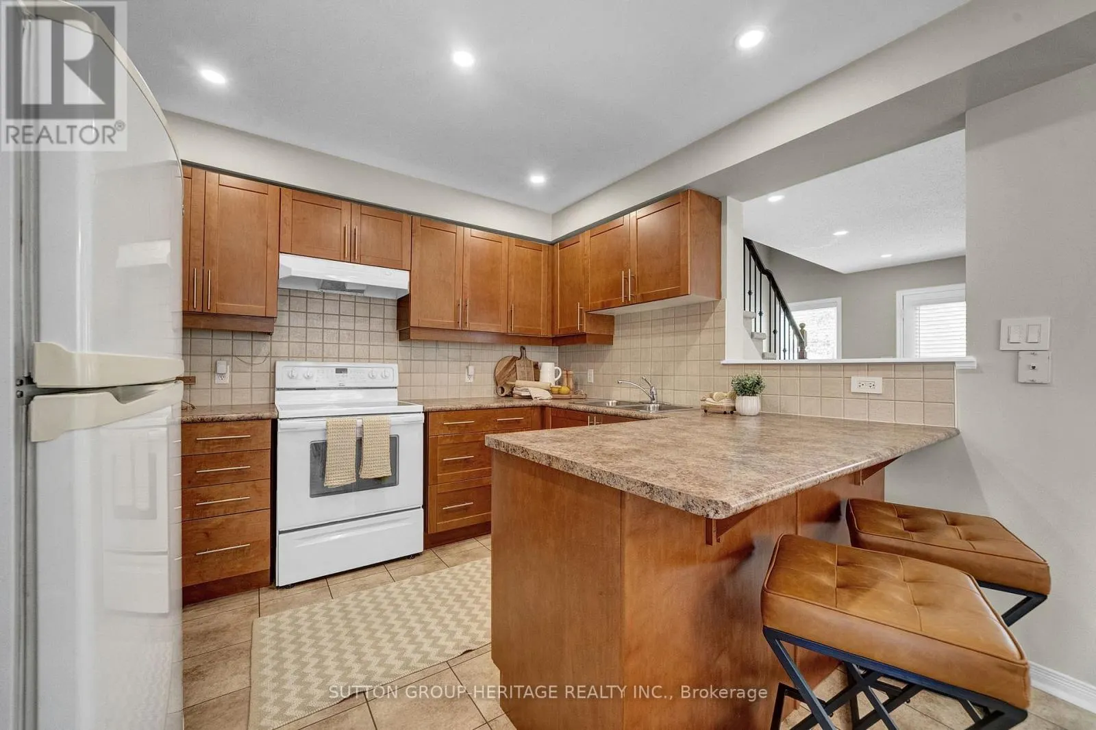38 - 460 WOODMOUNT DRIVE