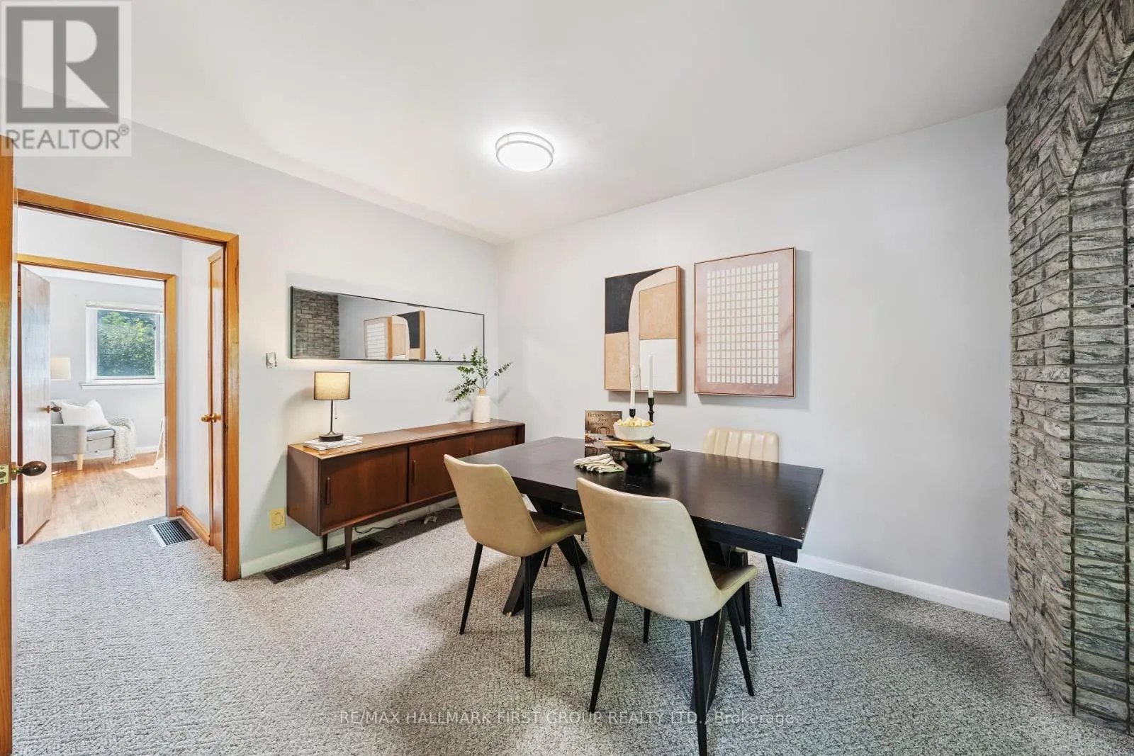 2 THORNCROFT CRESCENT