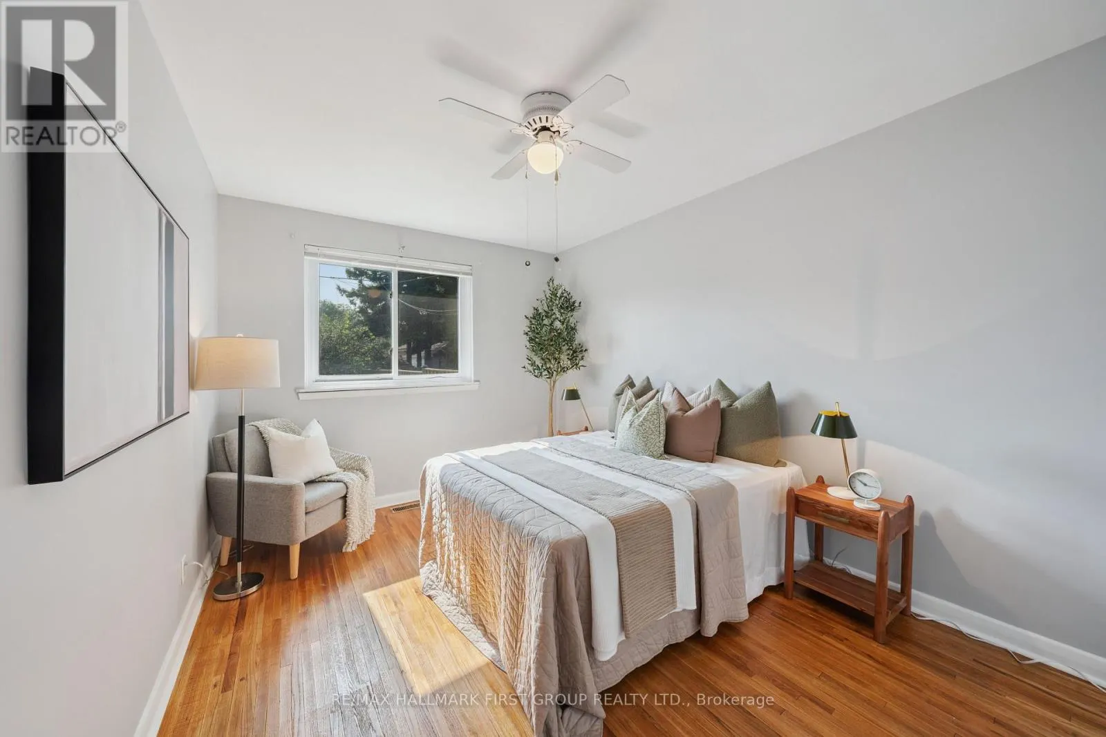 2 THORNCROFT CRESCENT