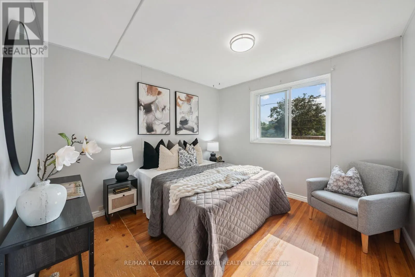 2 THORNCROFT CRESCENT