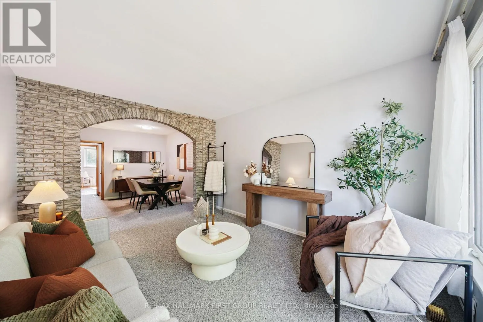 2 THORNCROFT CRESCENT