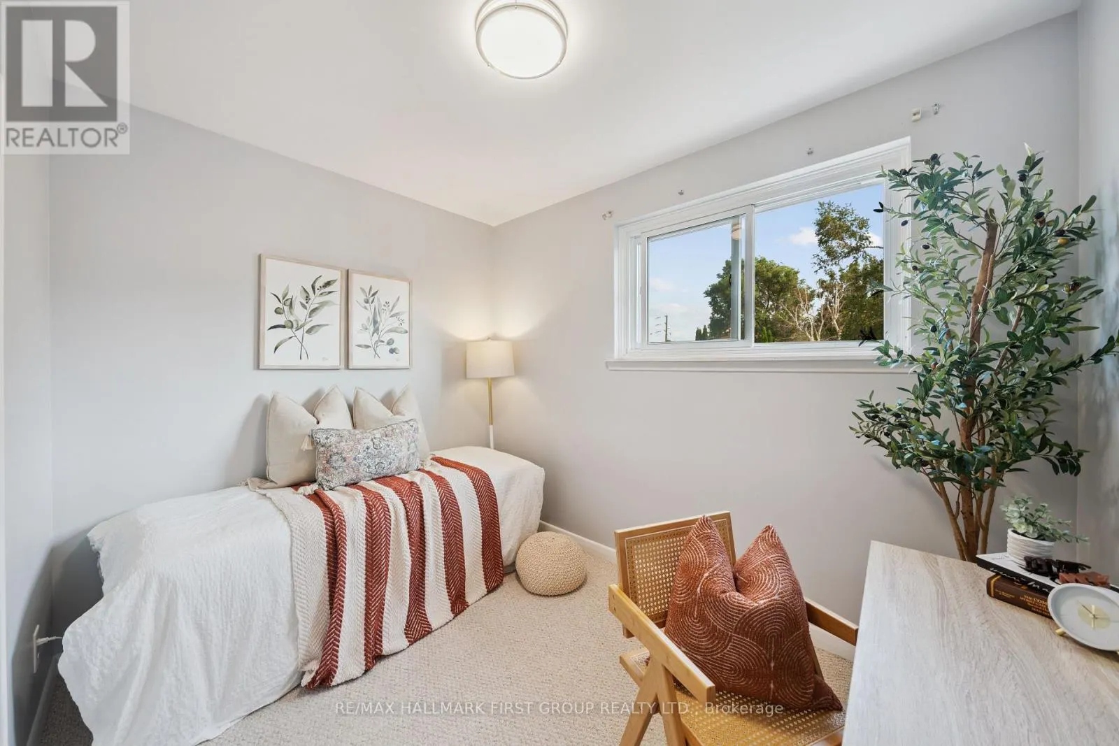 2 THORNCROFT CRESCENT