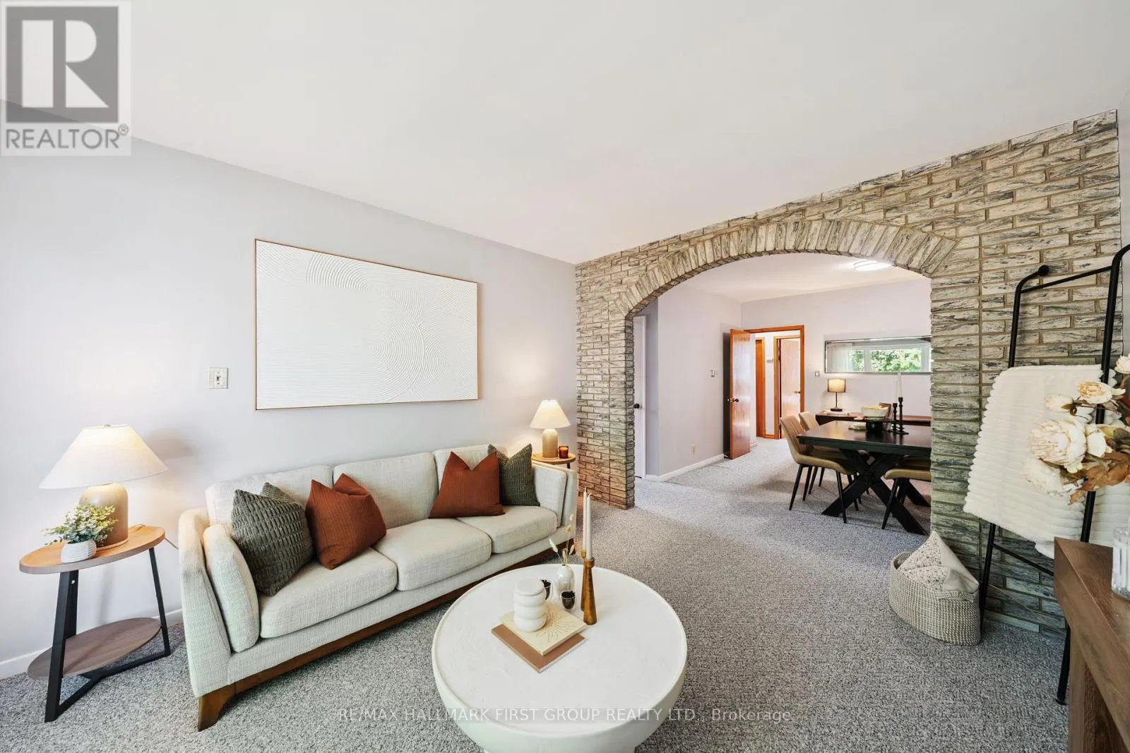 2 THORNCROFT CRESCENT