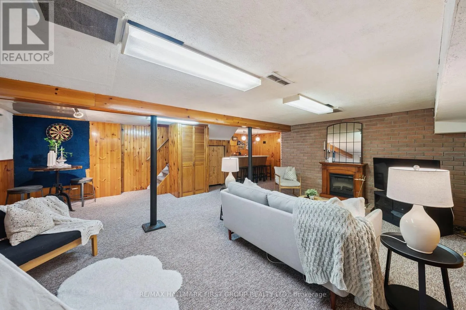 2 THORNCROFT CRESCENT