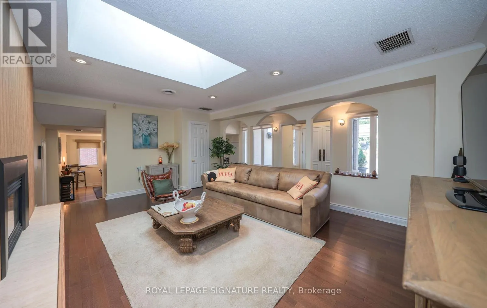 2098 PHARMACY AVENUE