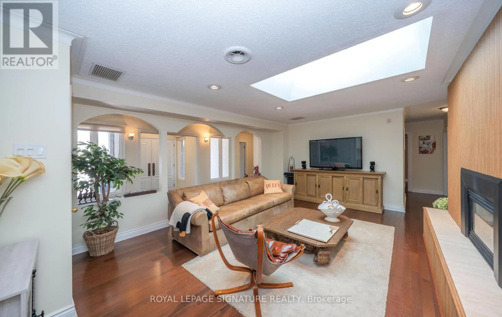 2098 PHARMACY AVENUE