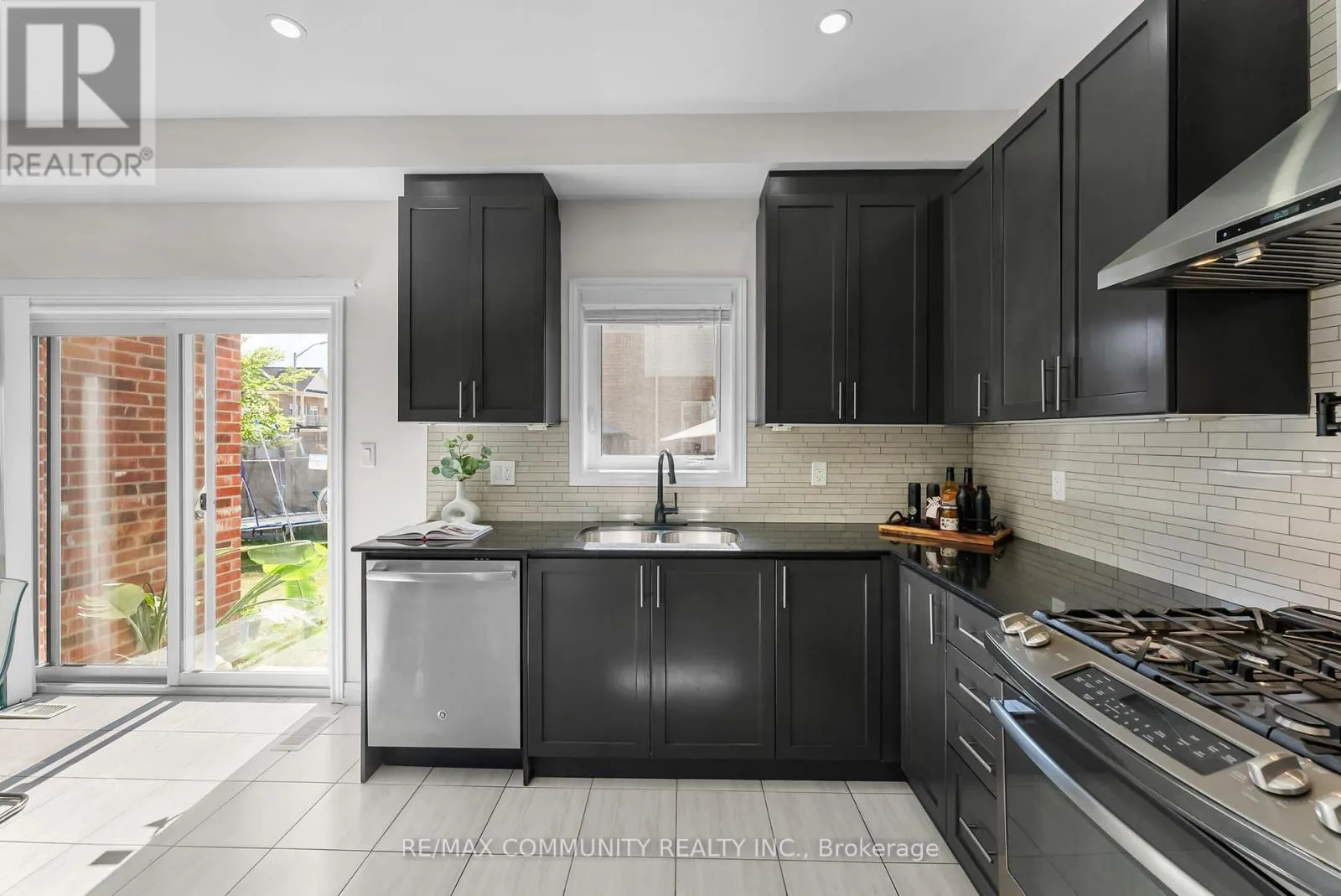 279 KENNETH COLE DRIVE