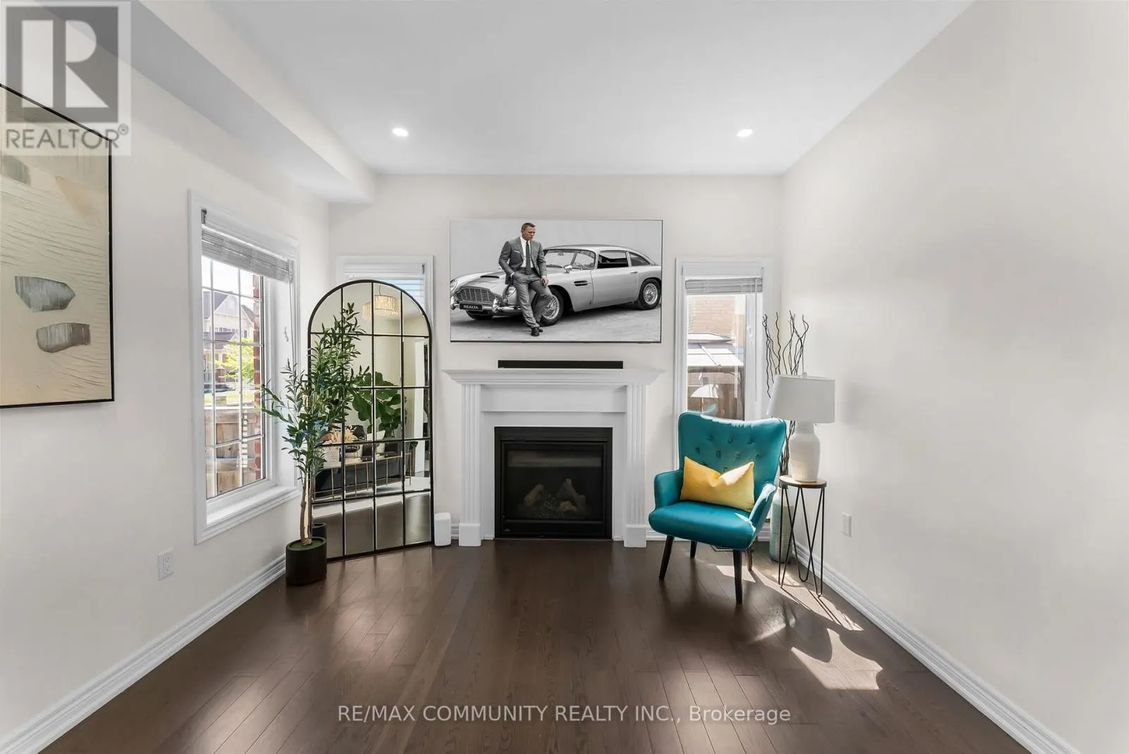 279 KENNETH COLE DRIVE