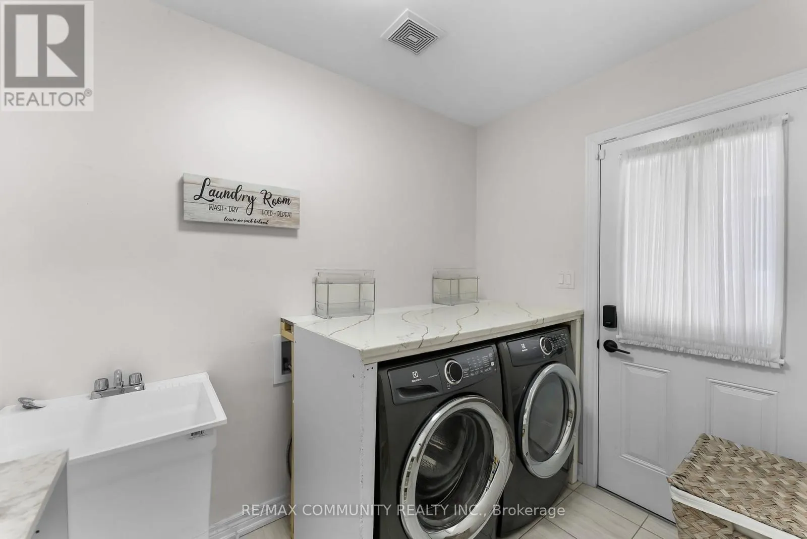 279 KENNETH COLE DRIVE