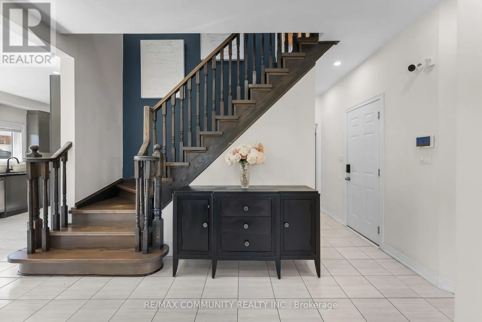 279 KENNETH COLE DRIVE