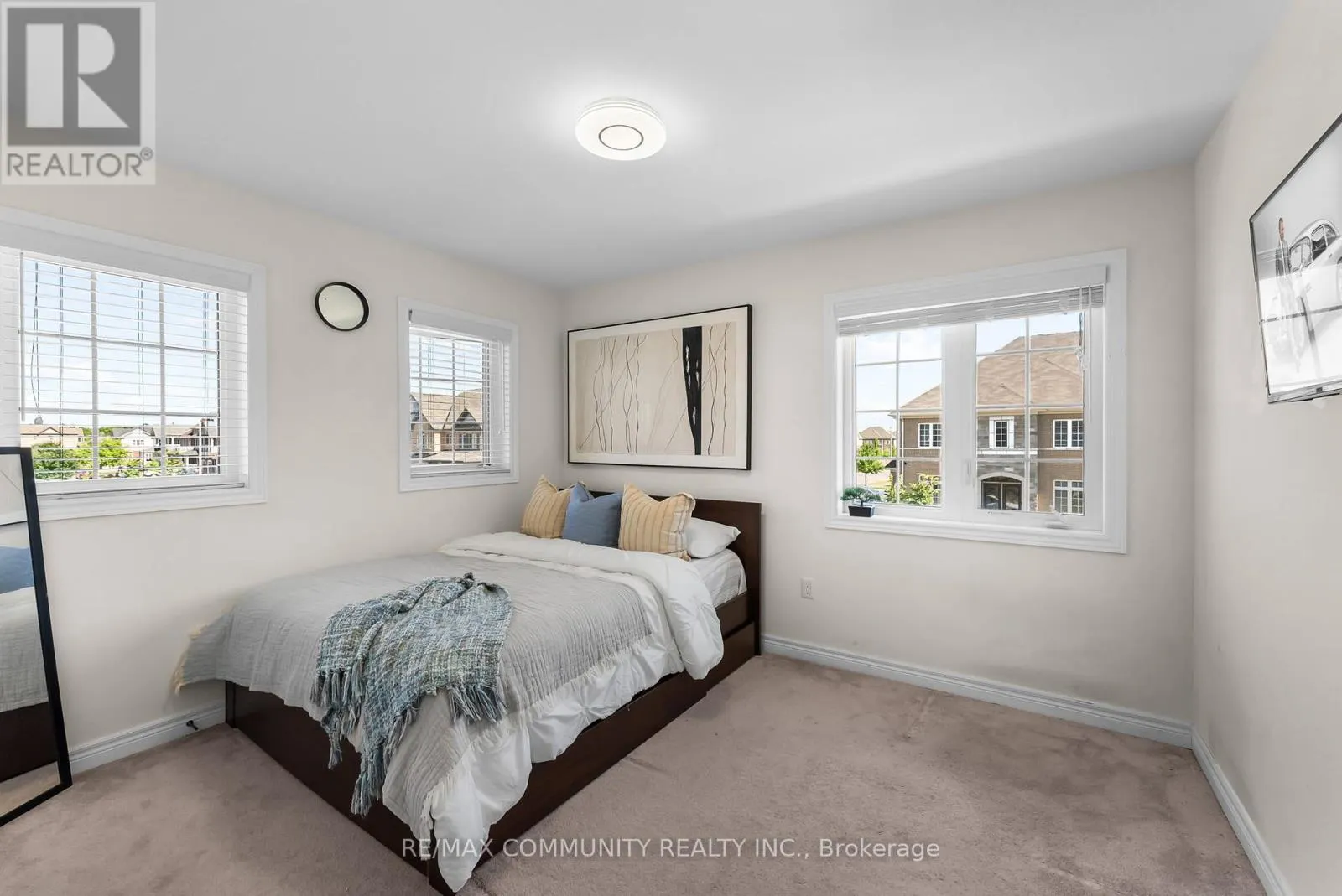 279 KENNETH COLE DRIVE