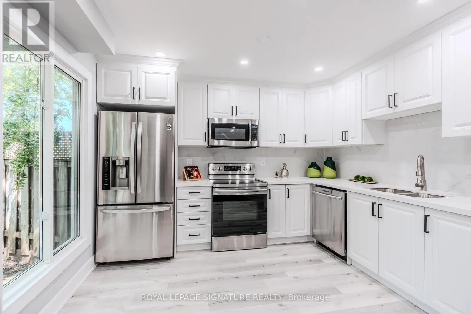 10 GRASSMERE COURT