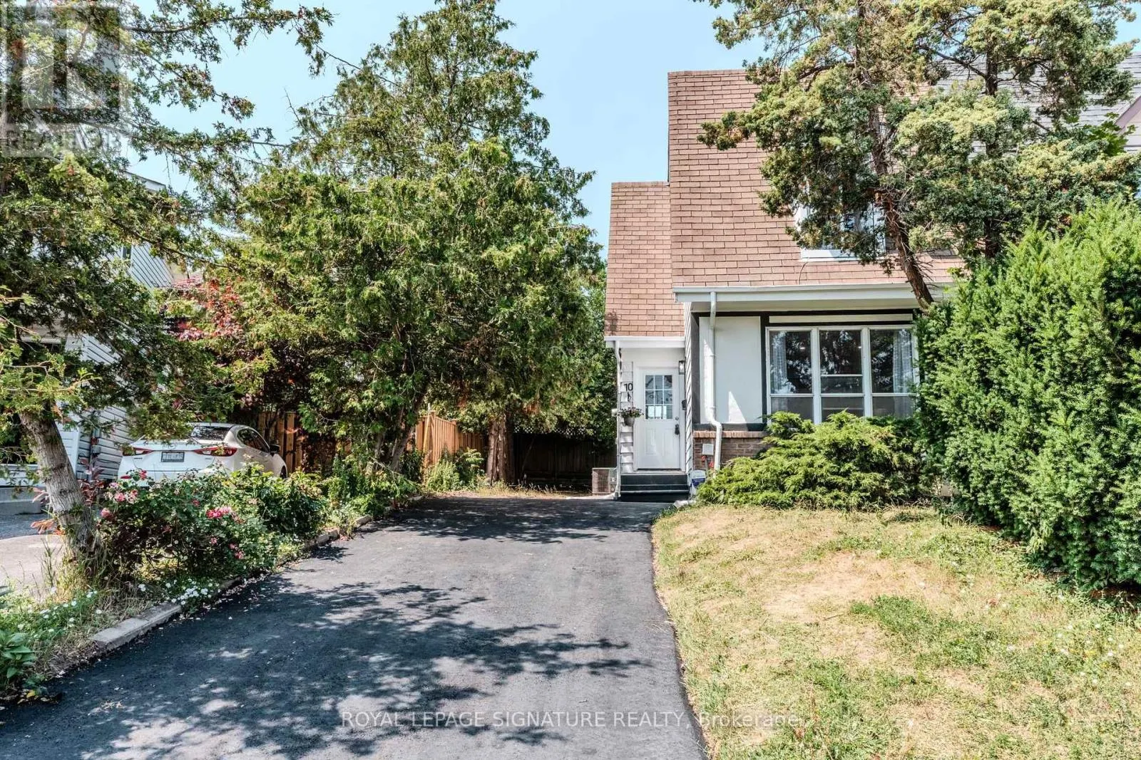 10 GRASSMERE COURT