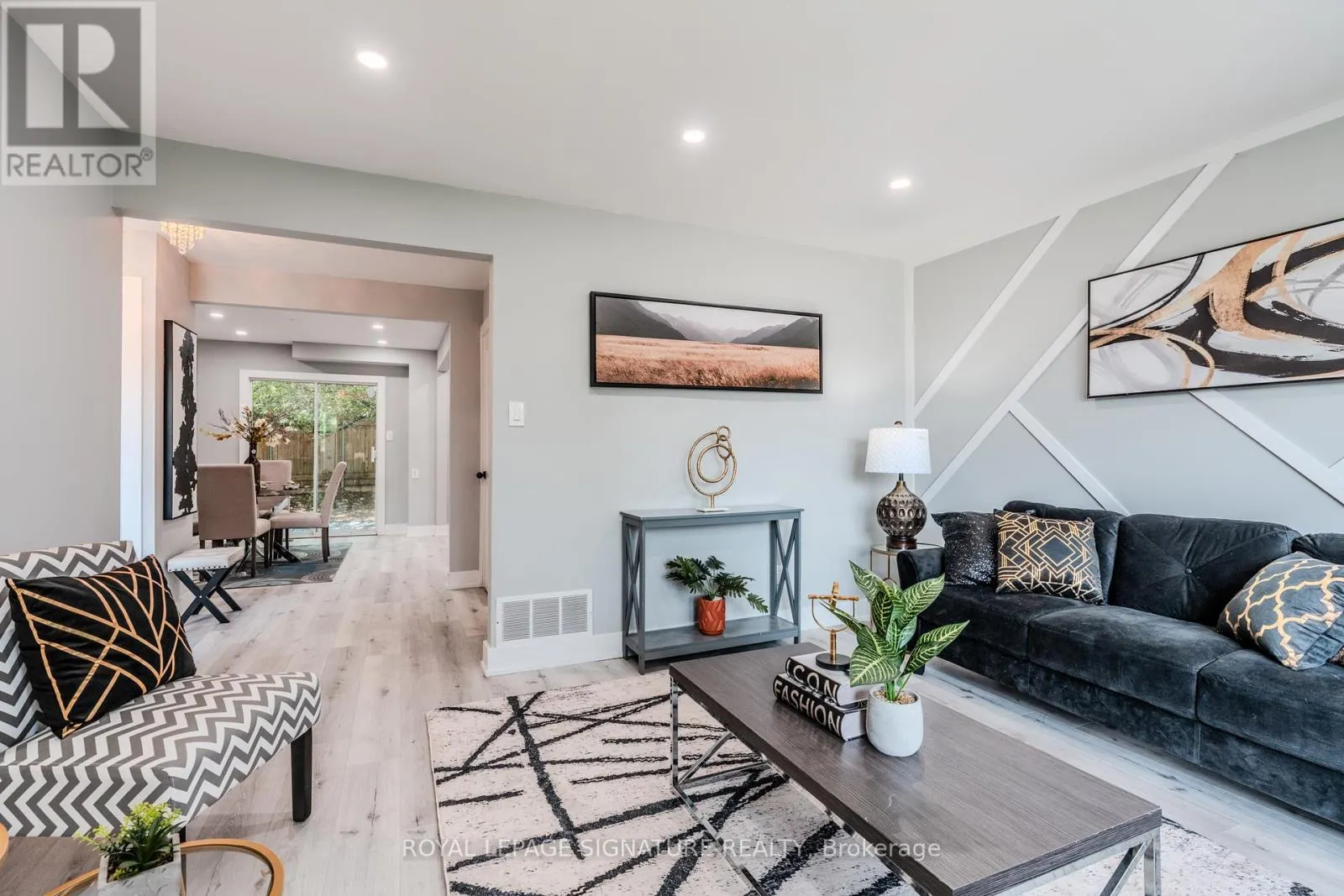 10 GRASSMERE COURT