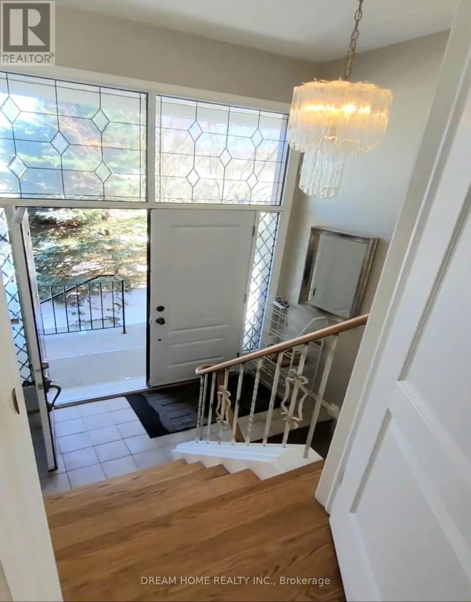 MAIN - 61 CHARTLAND BOULEVARD S