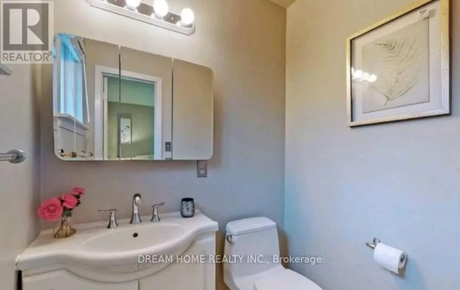 MAIN - 61 CHARTLAND BOULEVARD S