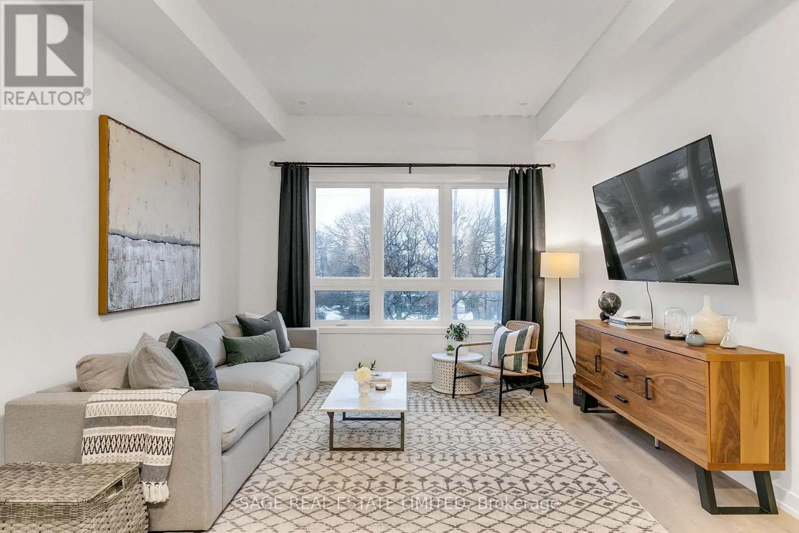 103 - 3686 ST CLAIR AVENUE E