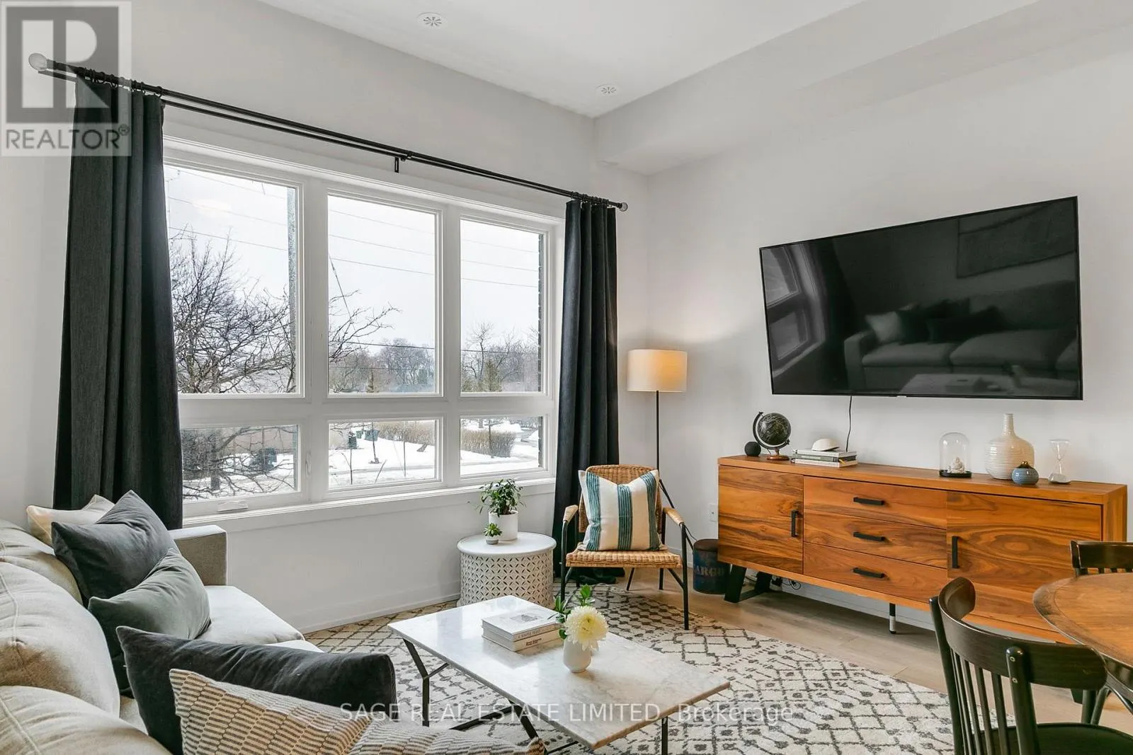 103 - 3686 ST CLAIR AVENUE E